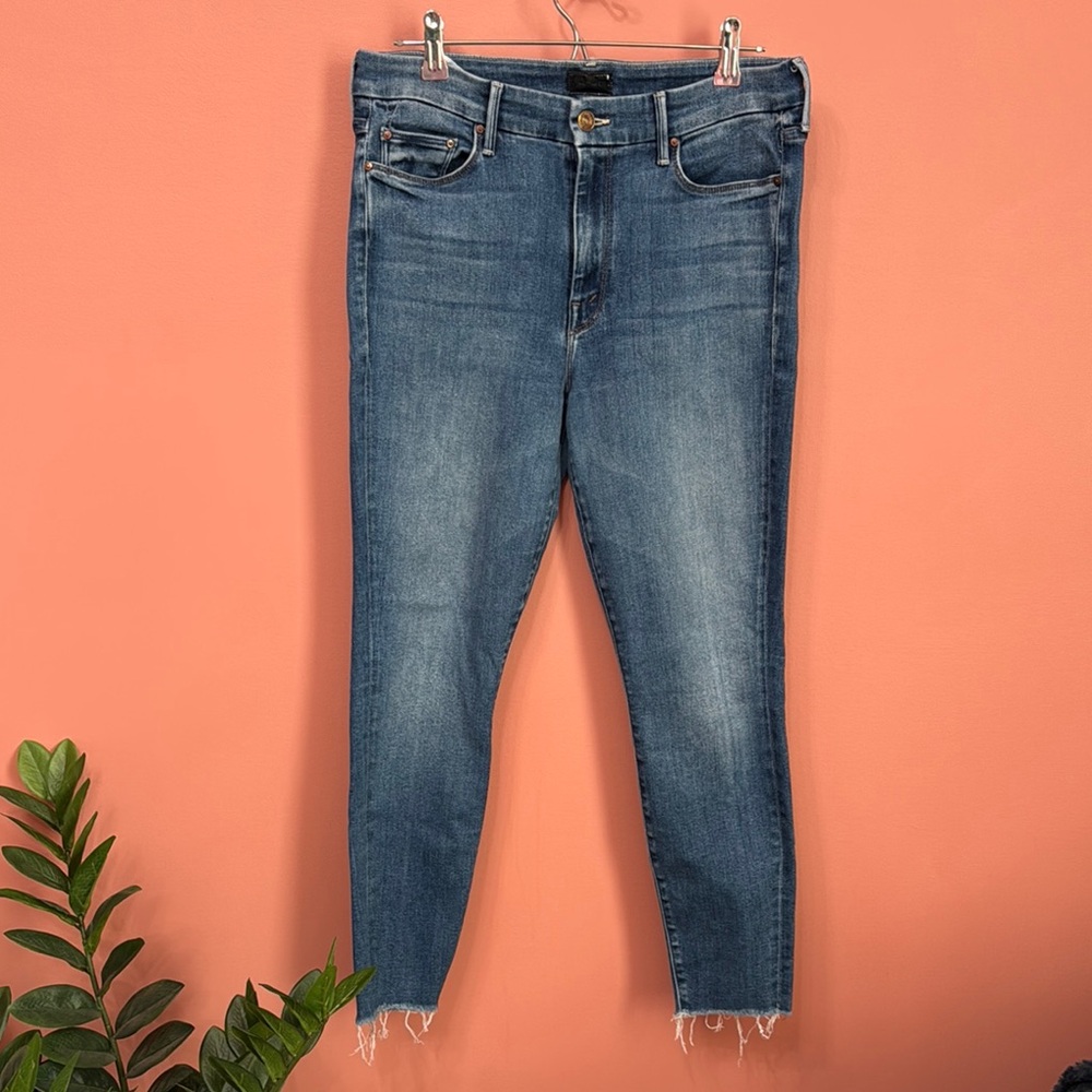 MOTHER The Looker Ankle Fray Jeans in Satisfaction Guaranteed